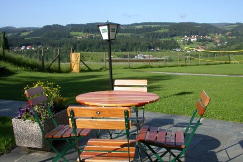 Sonnenterrasse im JUFA Hotel Maria Lankowitz